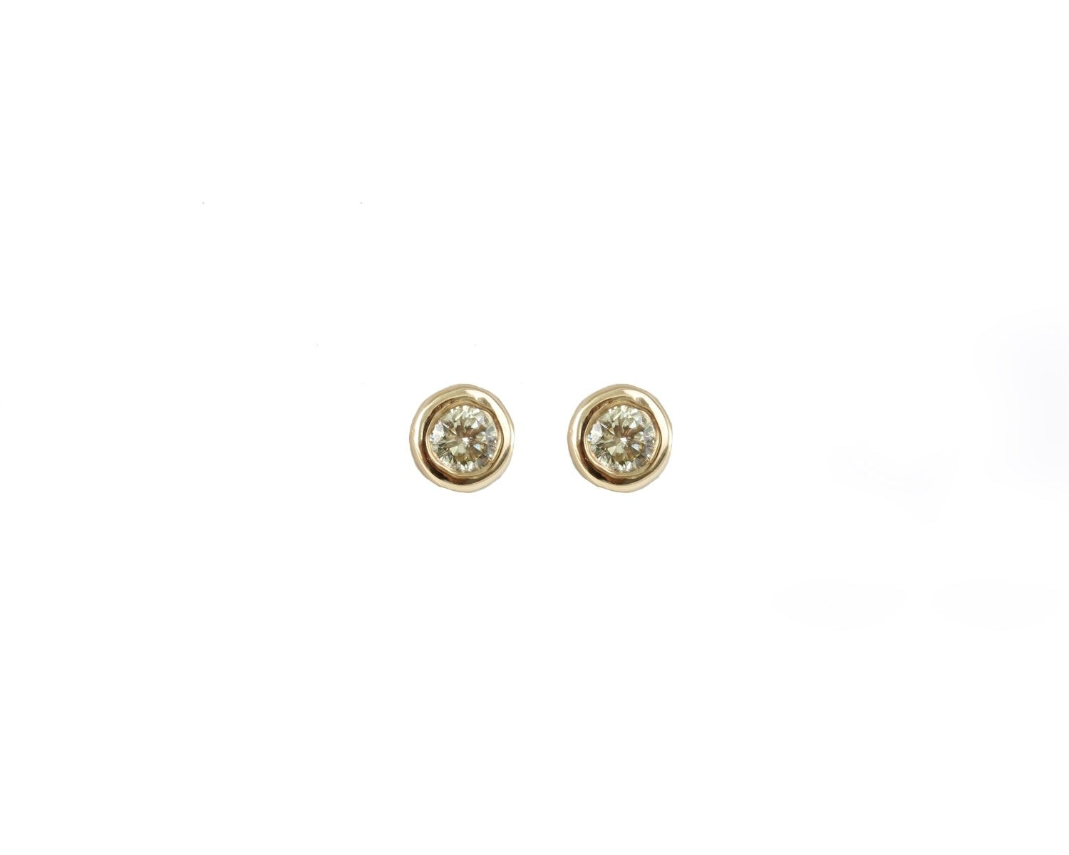 14kt Yellow Gold Round Diamond Earrings